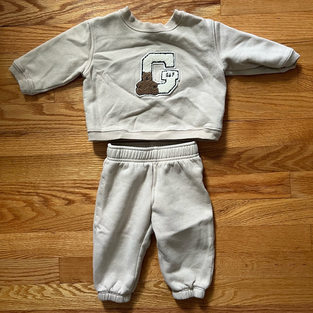 Baby GAP Matching Set | Sweatshirt & Sweatpants | 6-12 Months | Cream